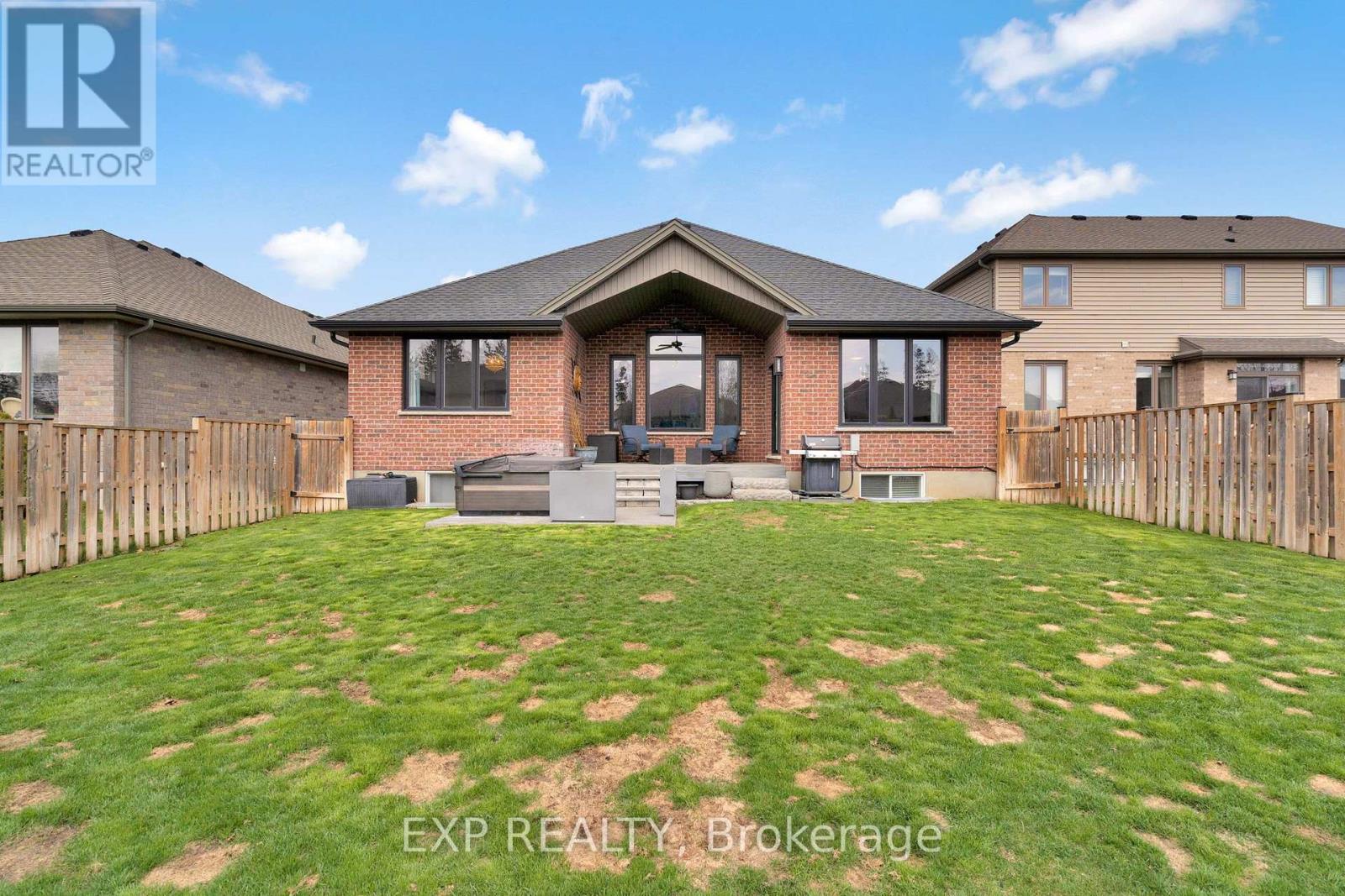 493 BENNETT CRESCENT — photo 37