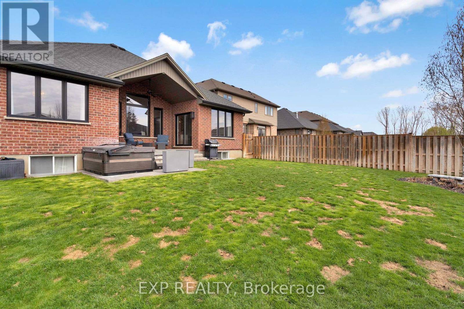 493 BENNETT CRESCENT — photo 38