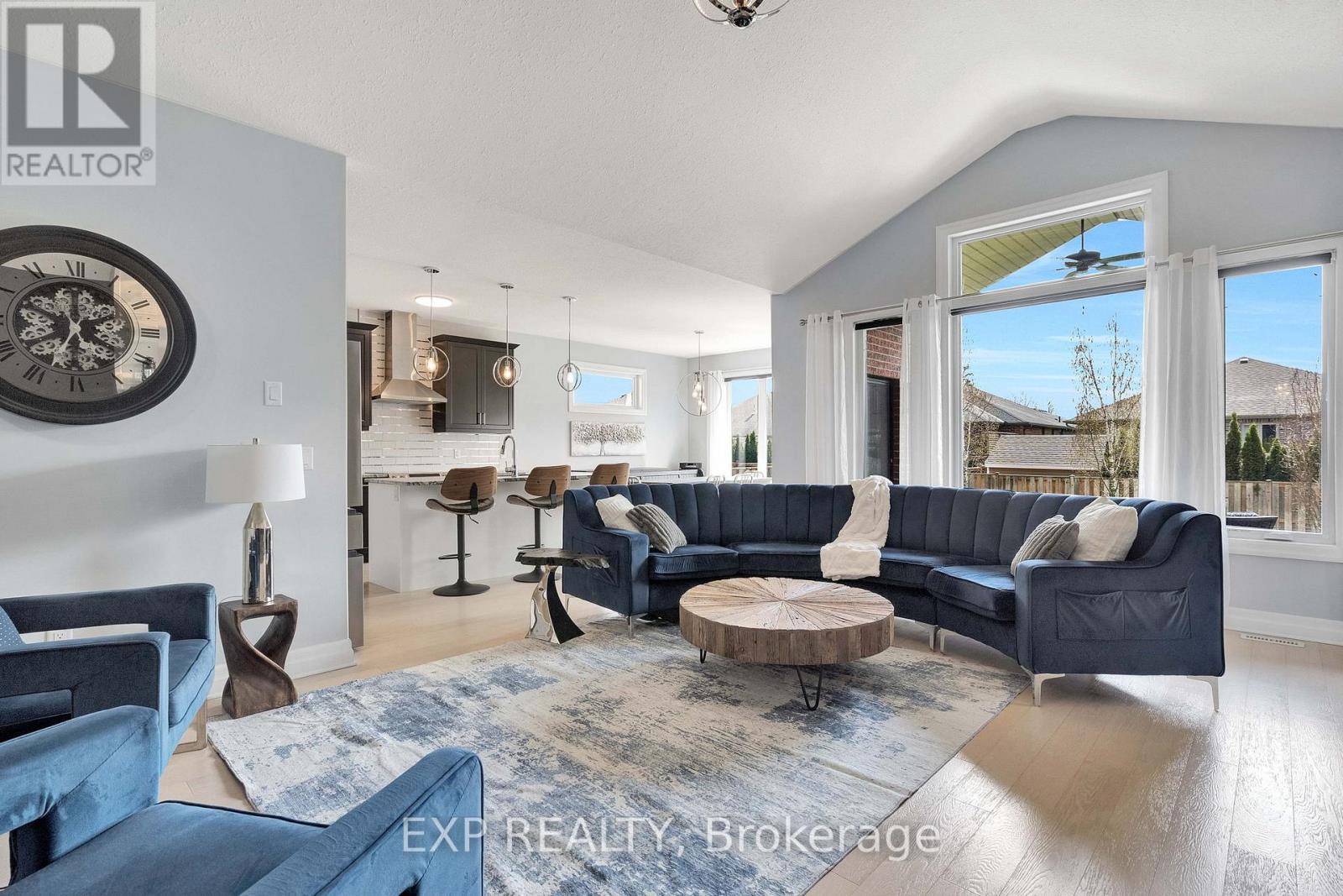 493 BENNETT CRESCENT — photo 5