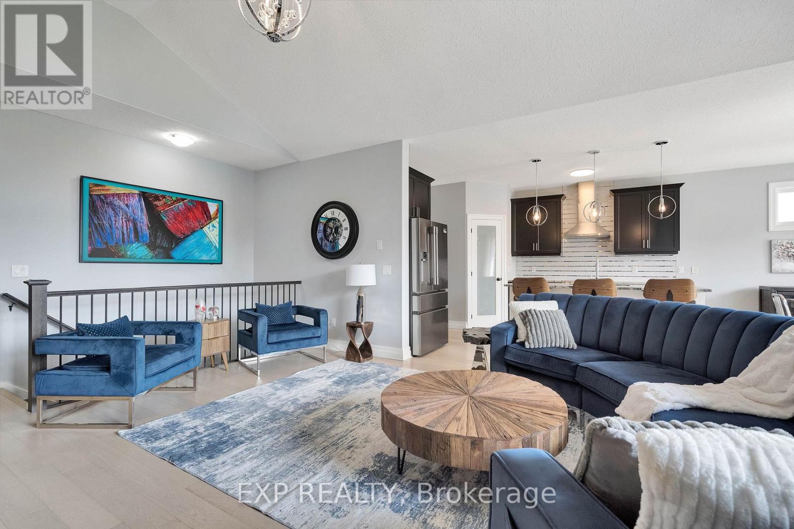 493 BENNETT CRESCENT — photo 6