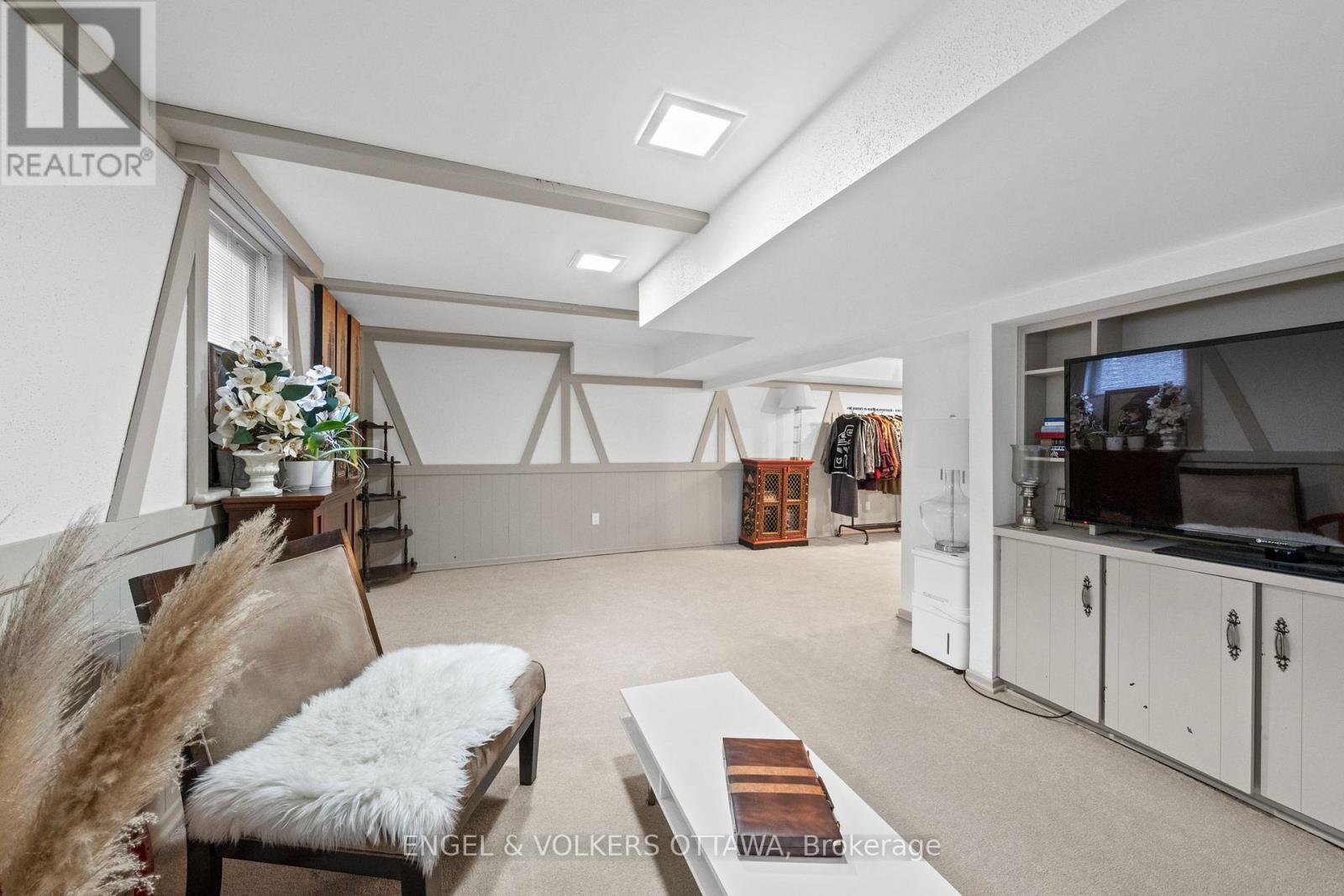 1 ERINLEA COURT - 31