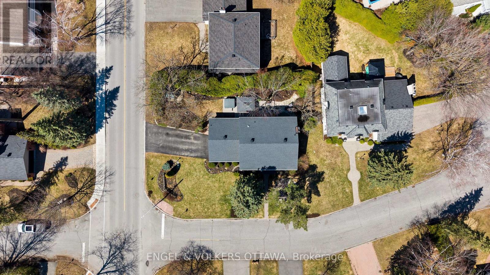 1 ERINLEA COURT - 38