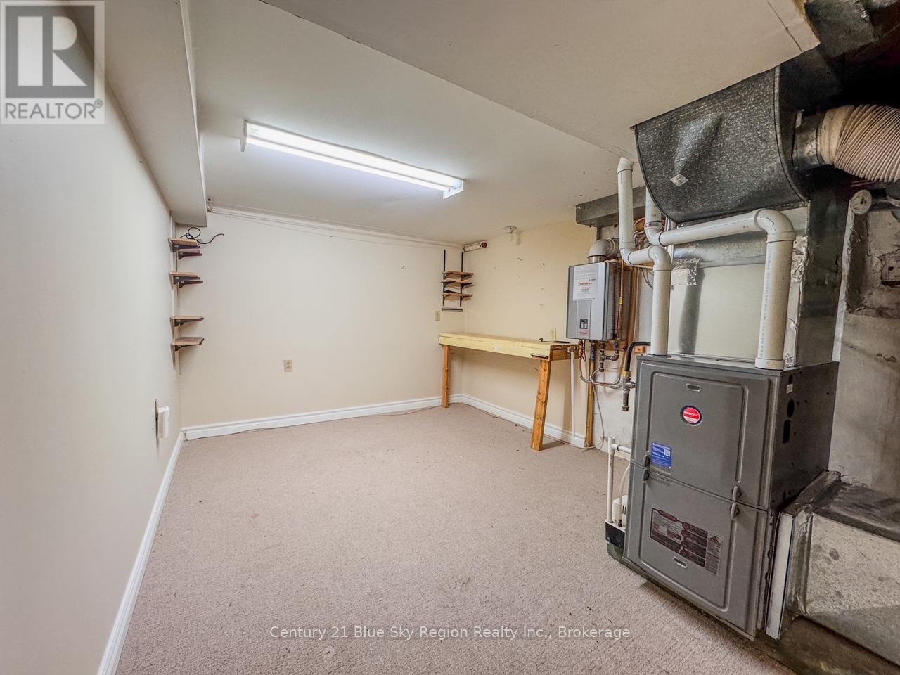 918 DOUGLAS STREET — photo 29