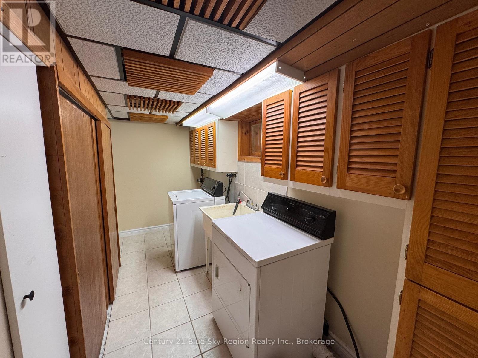 918 DOUGLAS STREET — photo 30