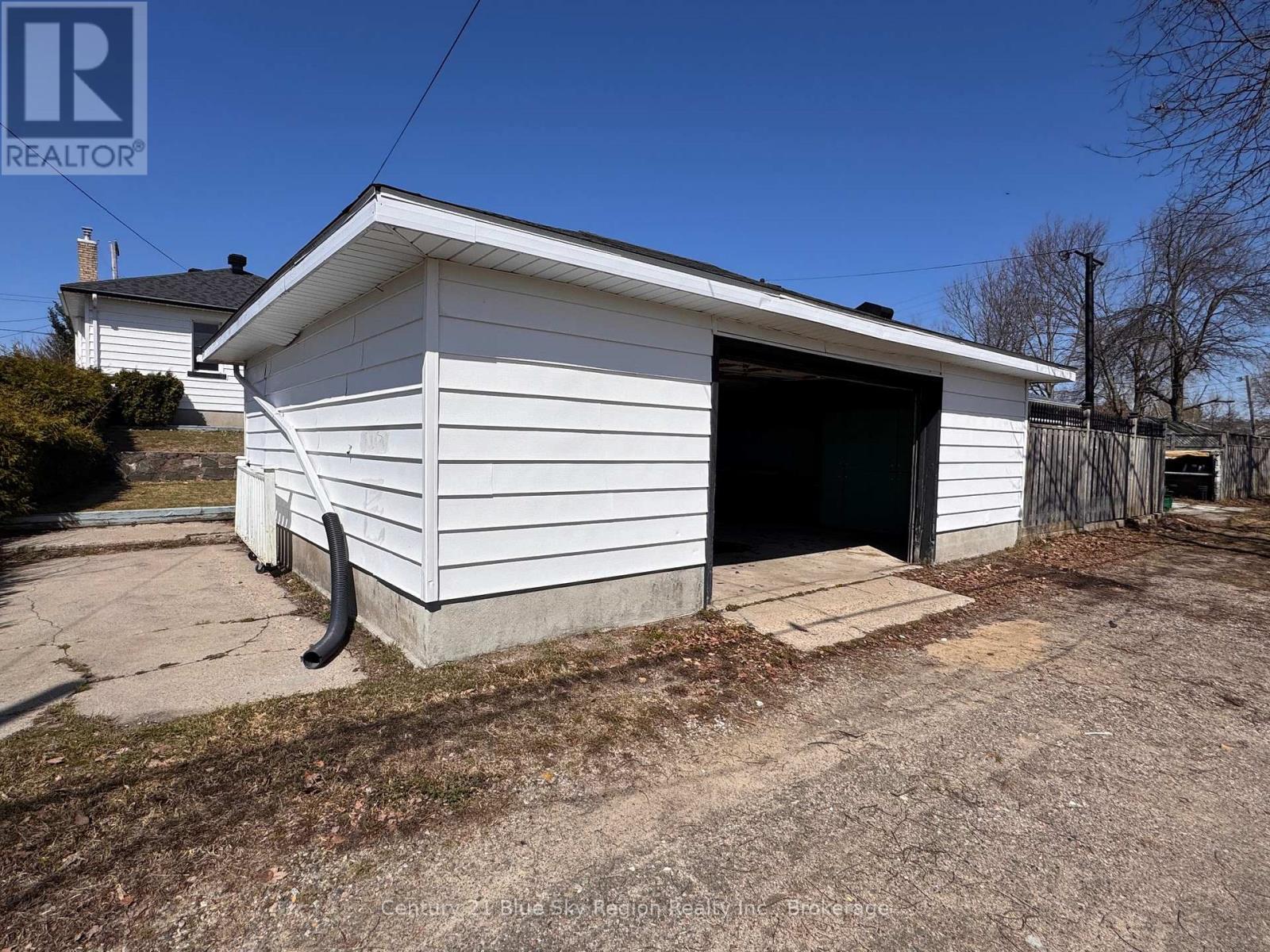 Double car garage. Access from lane way.