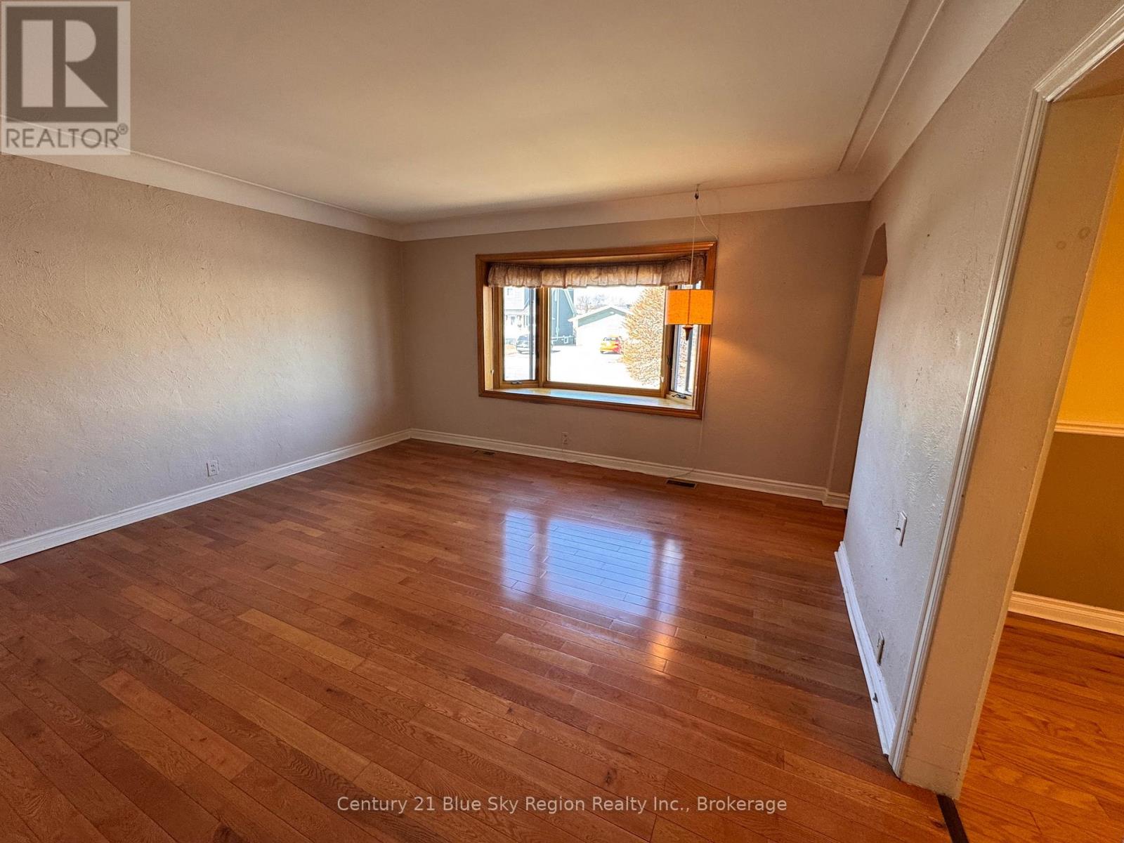 918 DOUGLAS STREET — photo 9