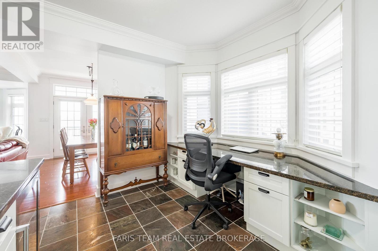 #12 155 WILLIAM STREET - 10
