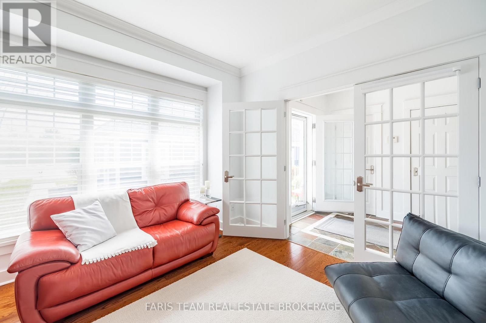 #12 155 WILLIAM STREET - 18