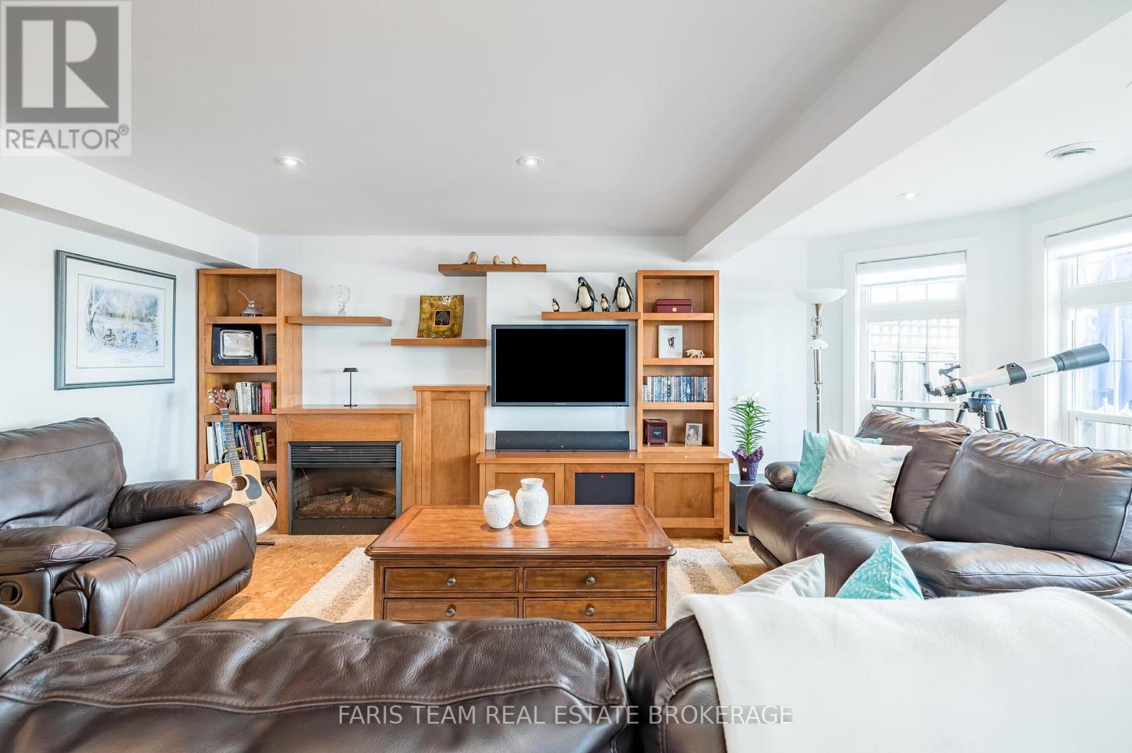 #12 155 WILLIAM STREET - 26