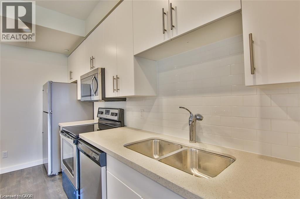 #522 690 KING STREET W - 5