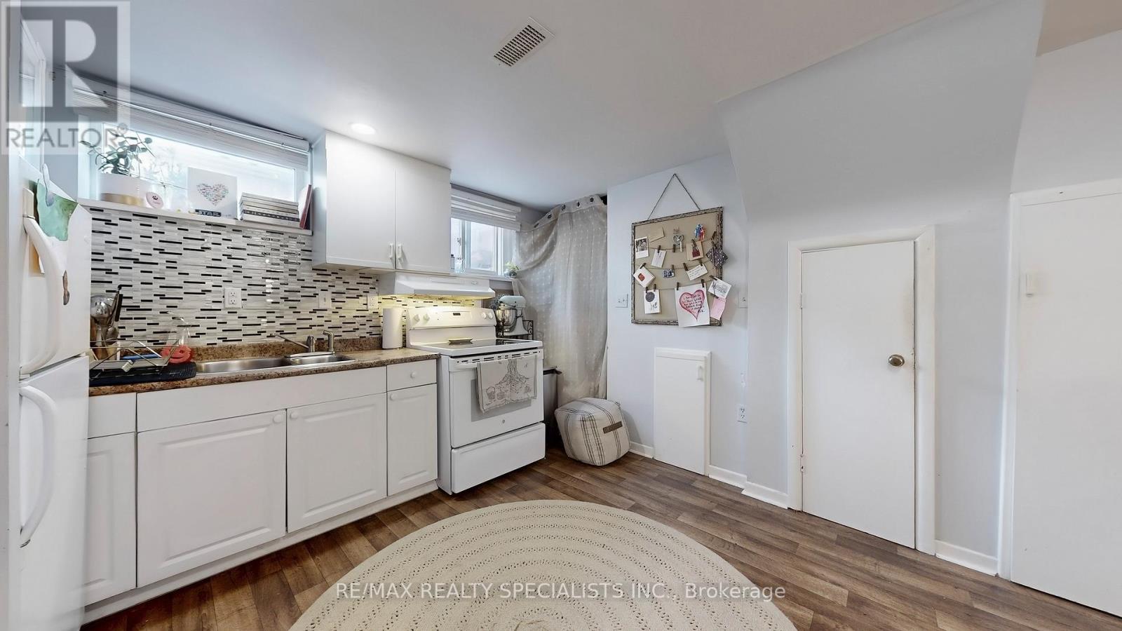 1306-08 LEIGHLAND ROAD - 11