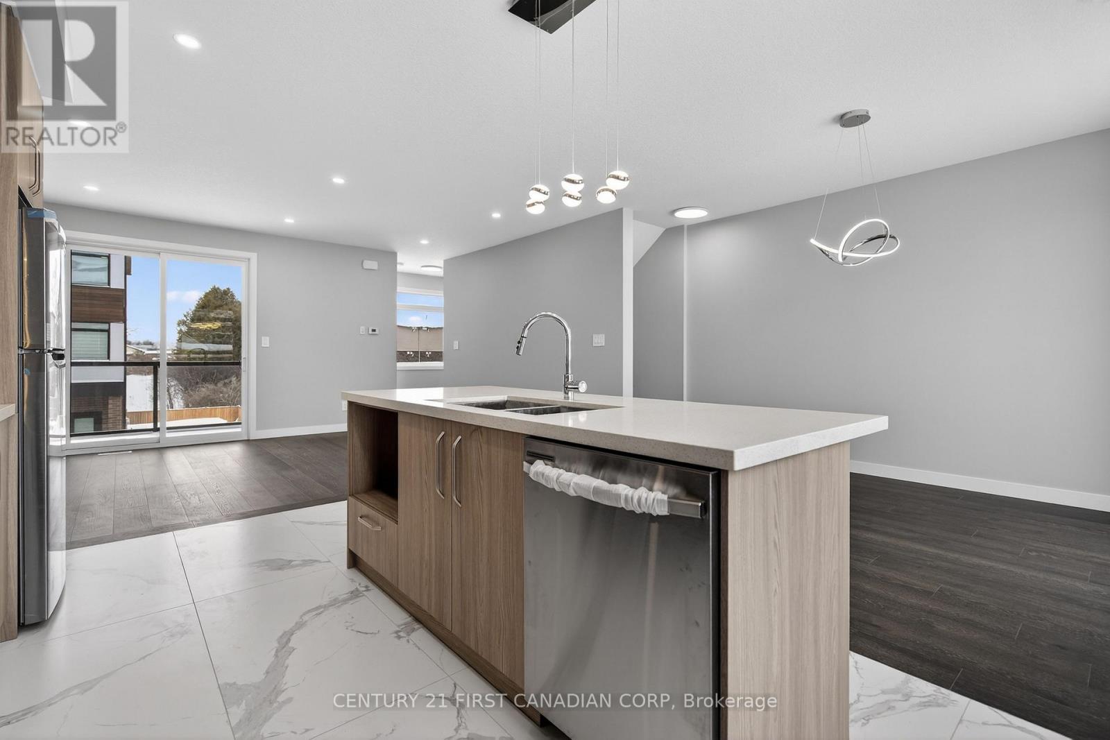 #20 349 SOUTHDALE ROAD E - 21