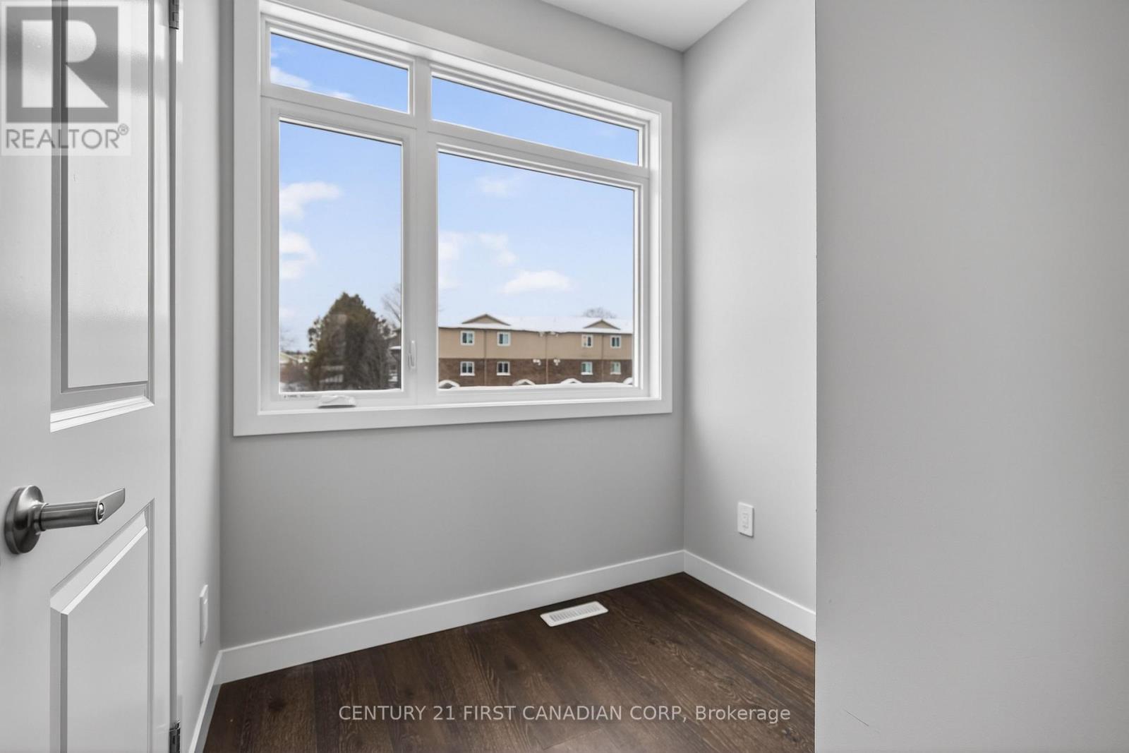 #20 349 SOUTHDALE ROAD E - 27