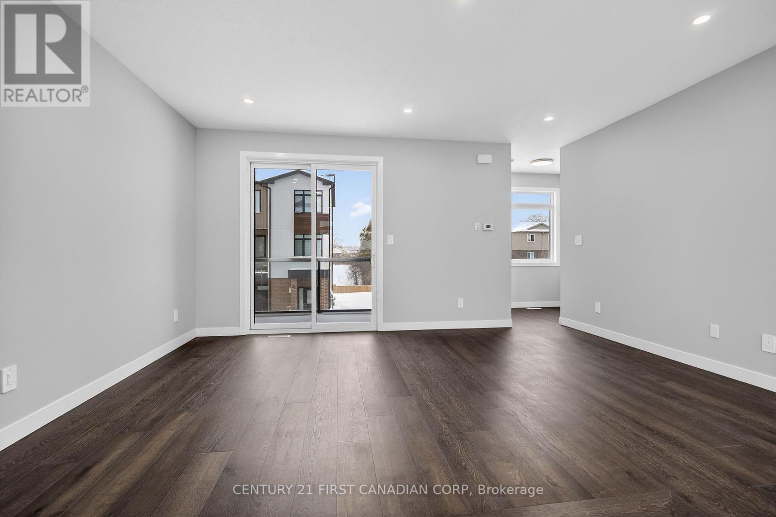 #20 349 SOUTHDALE ROAD E - 23