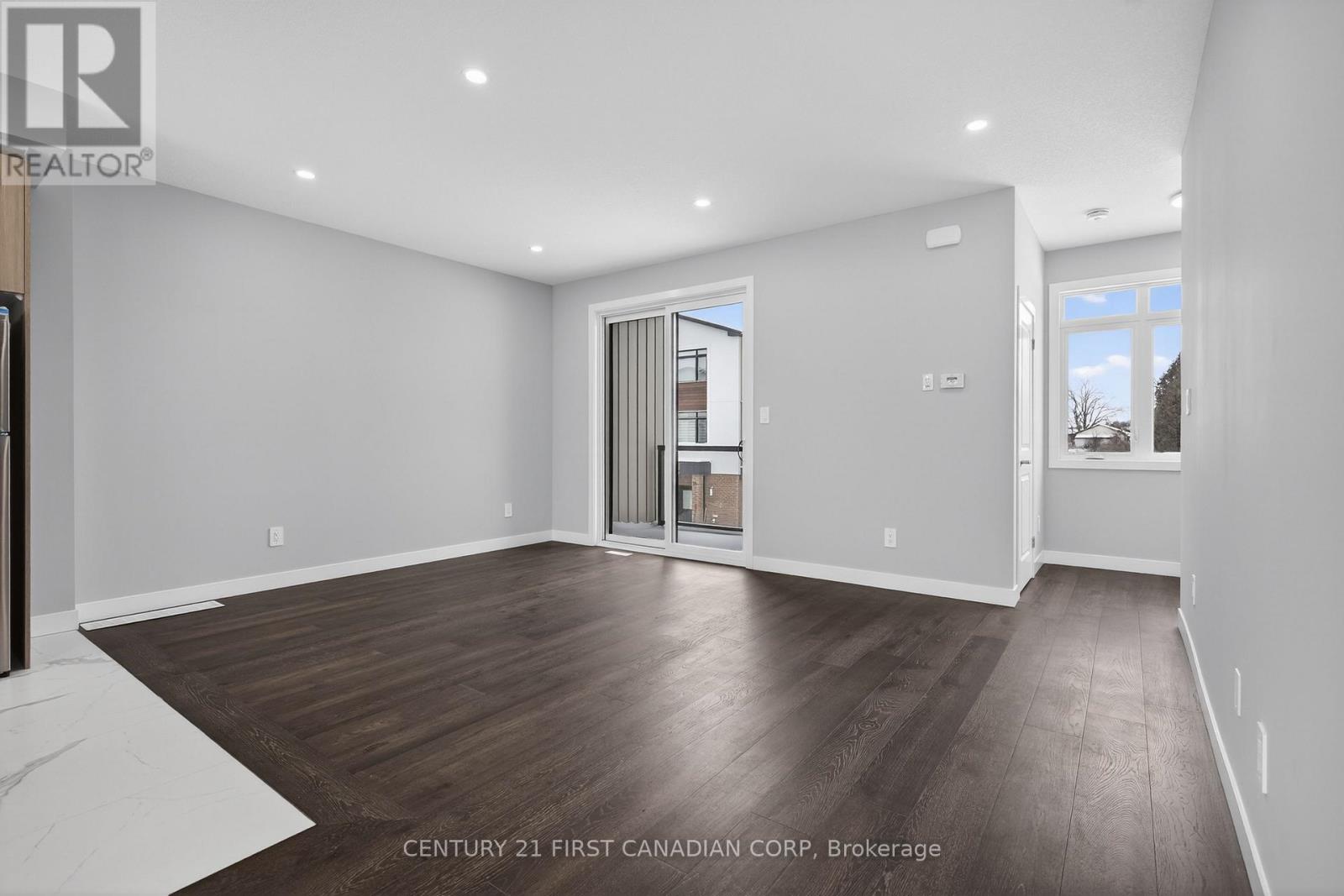 #20 349 SOUTHDALE ROAD E - 22