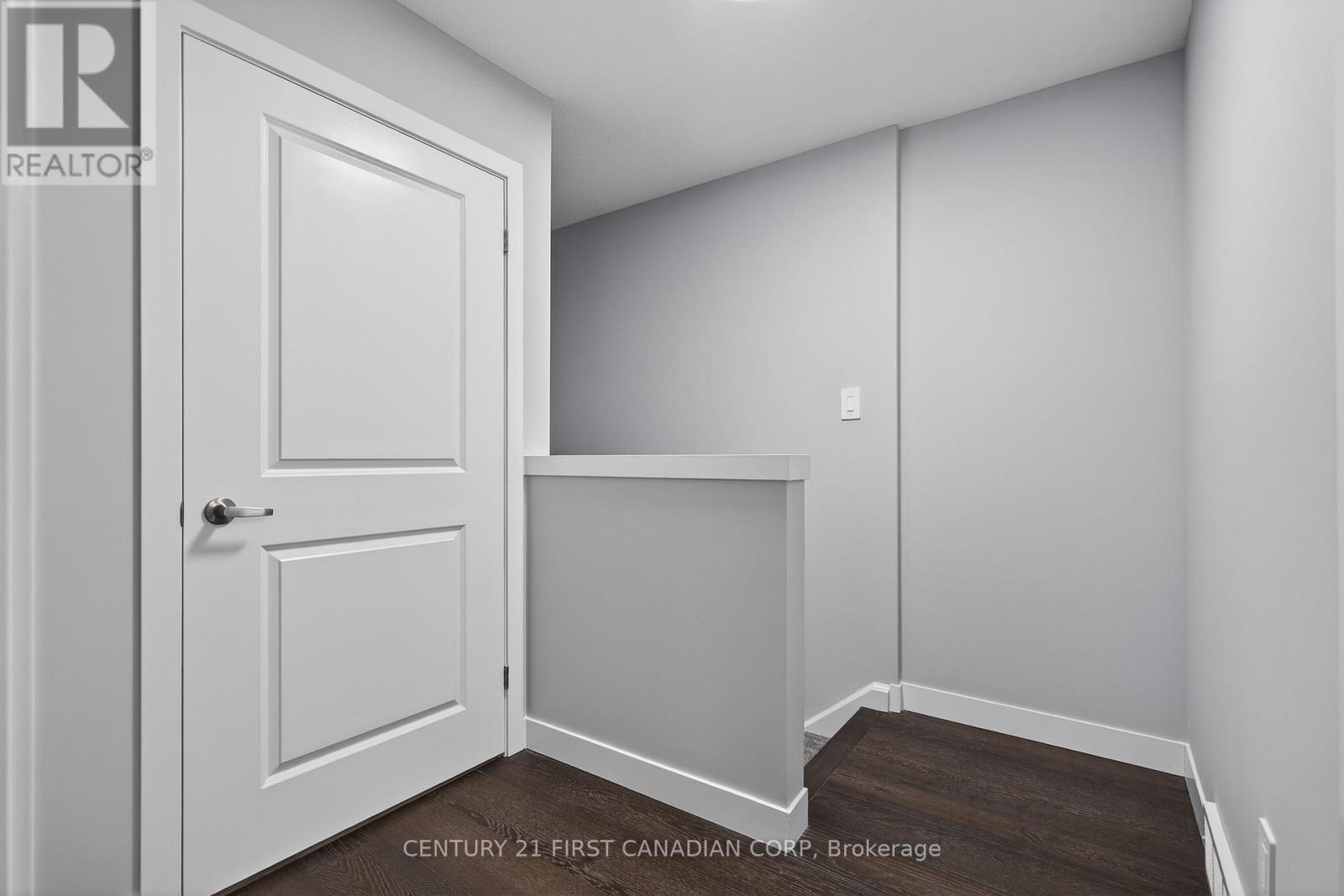 #20 349 SOUTHDALE ROAD E - 40