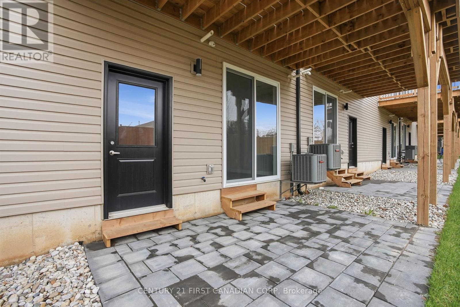 #20 349 SOUTHDALE ROAD E - 45