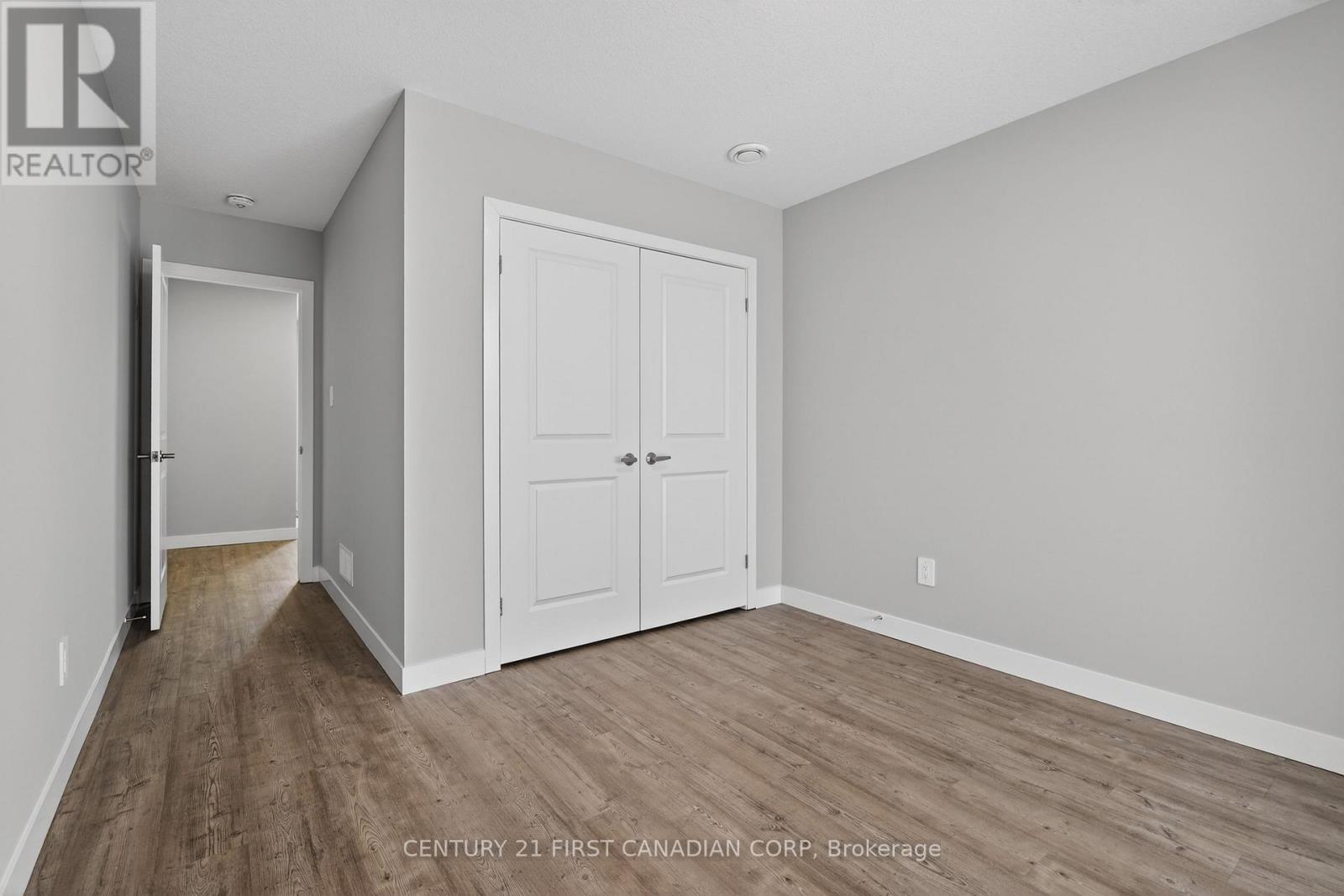 #20 349 SOUTHDALE ROAD E - 9