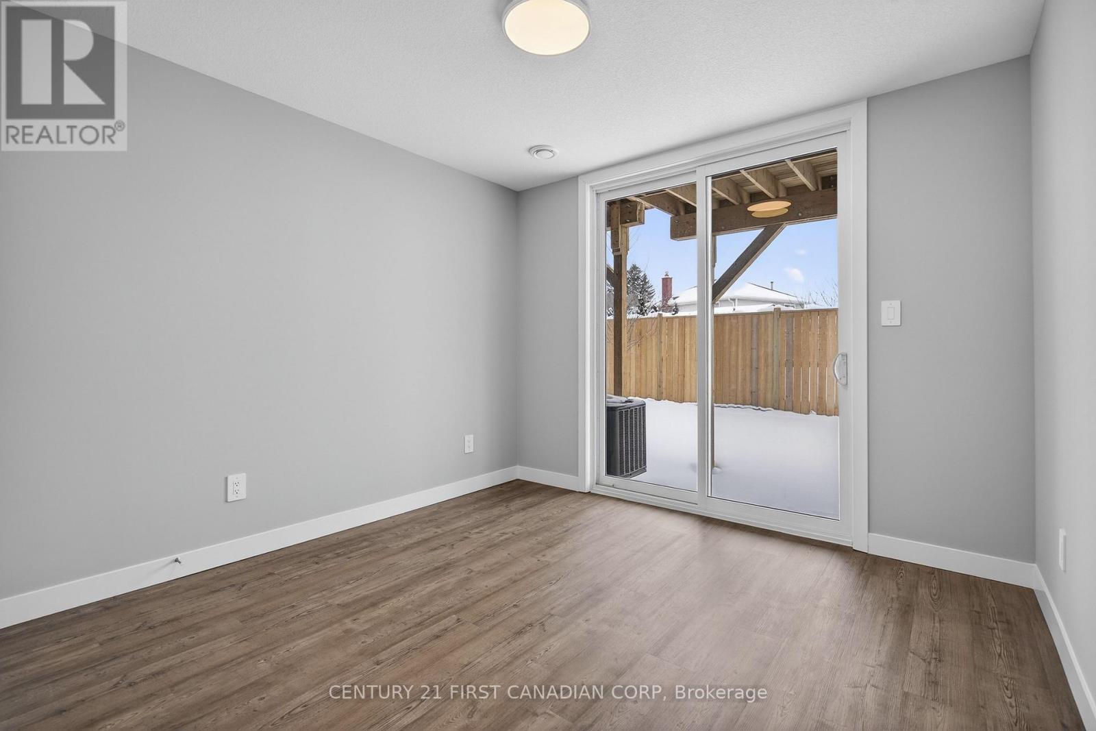 #20 349 SOUTHDALE ROAD E - 8