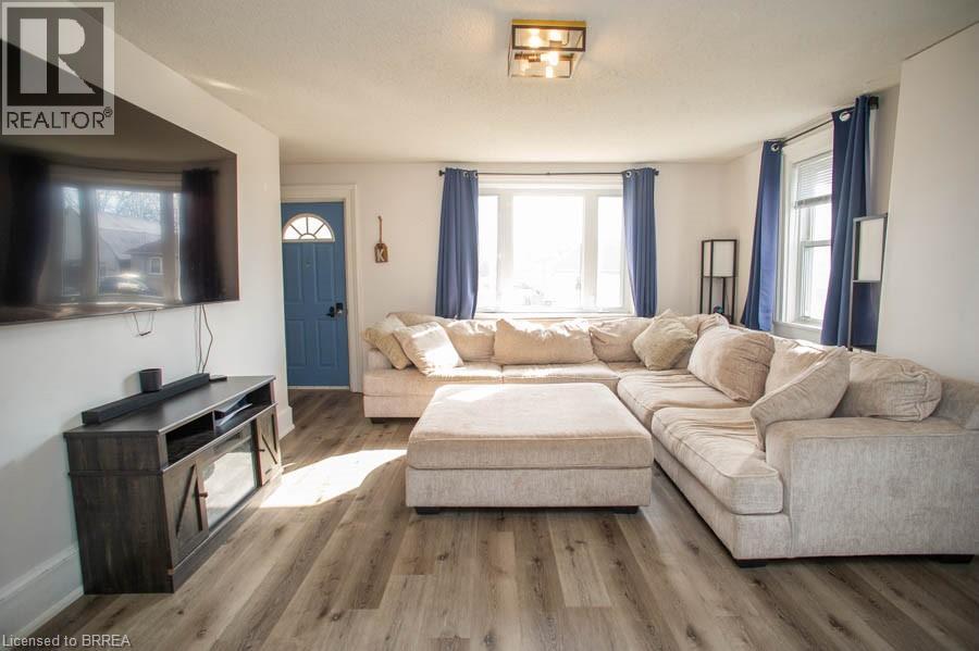 47 SIMCOE Street - photo 4