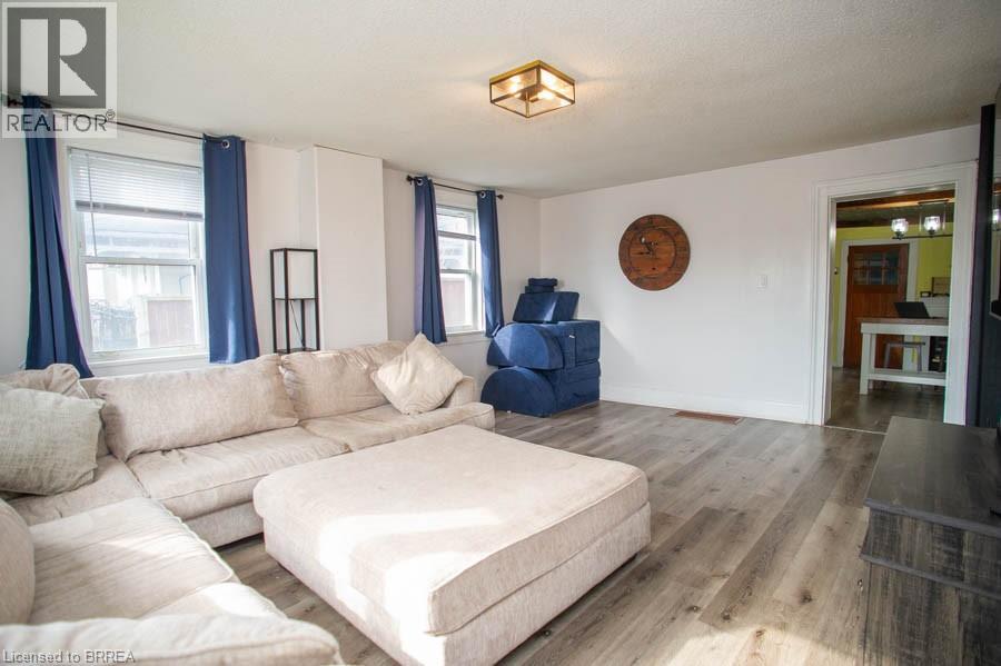 47 SIMCOE Street - photo 5
