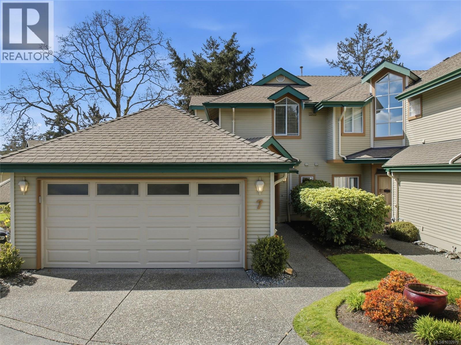 7 520 Marsett Place, Saanich