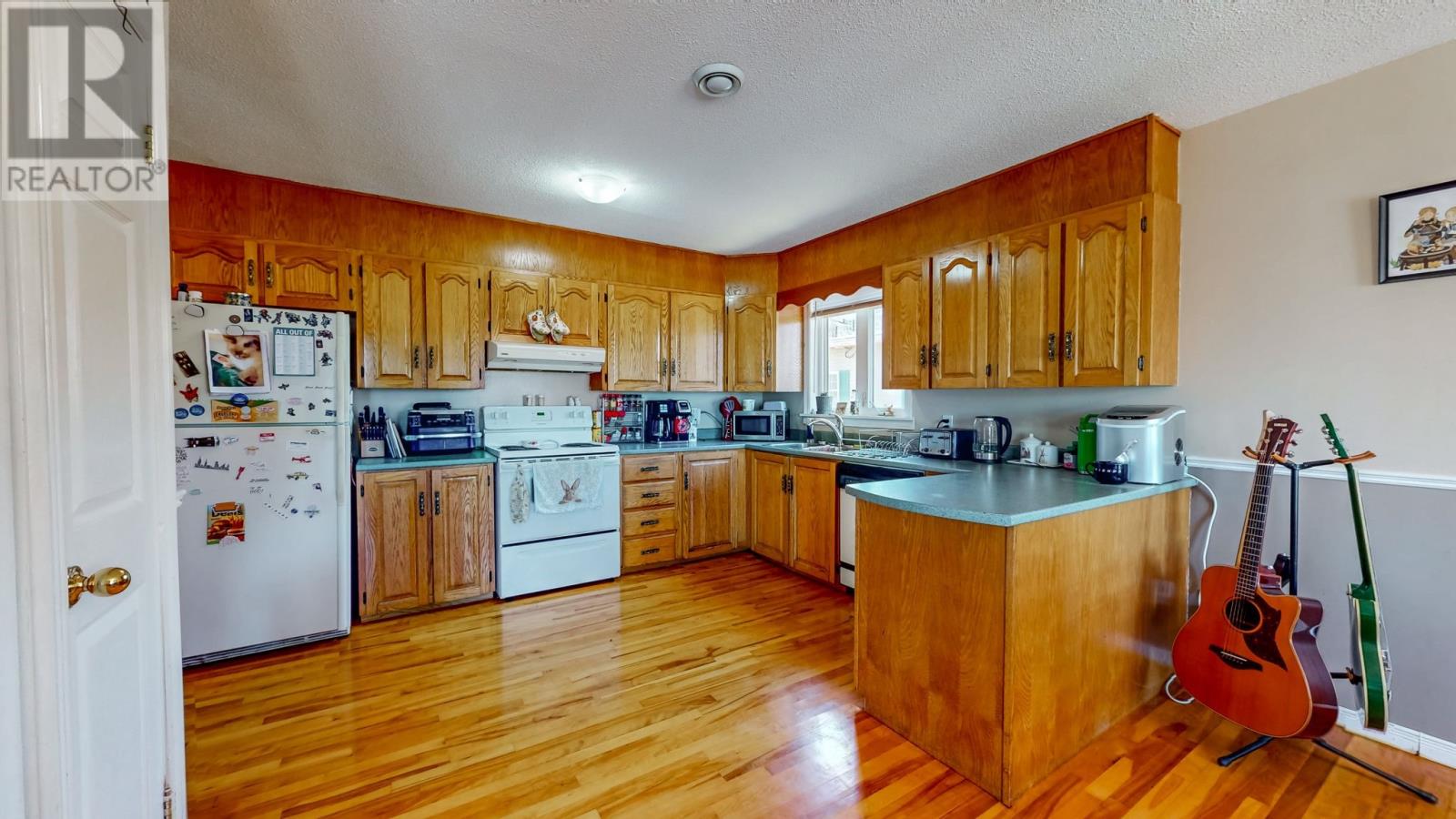 13 QUIDI VIDI VILLAGE ROAD - 13