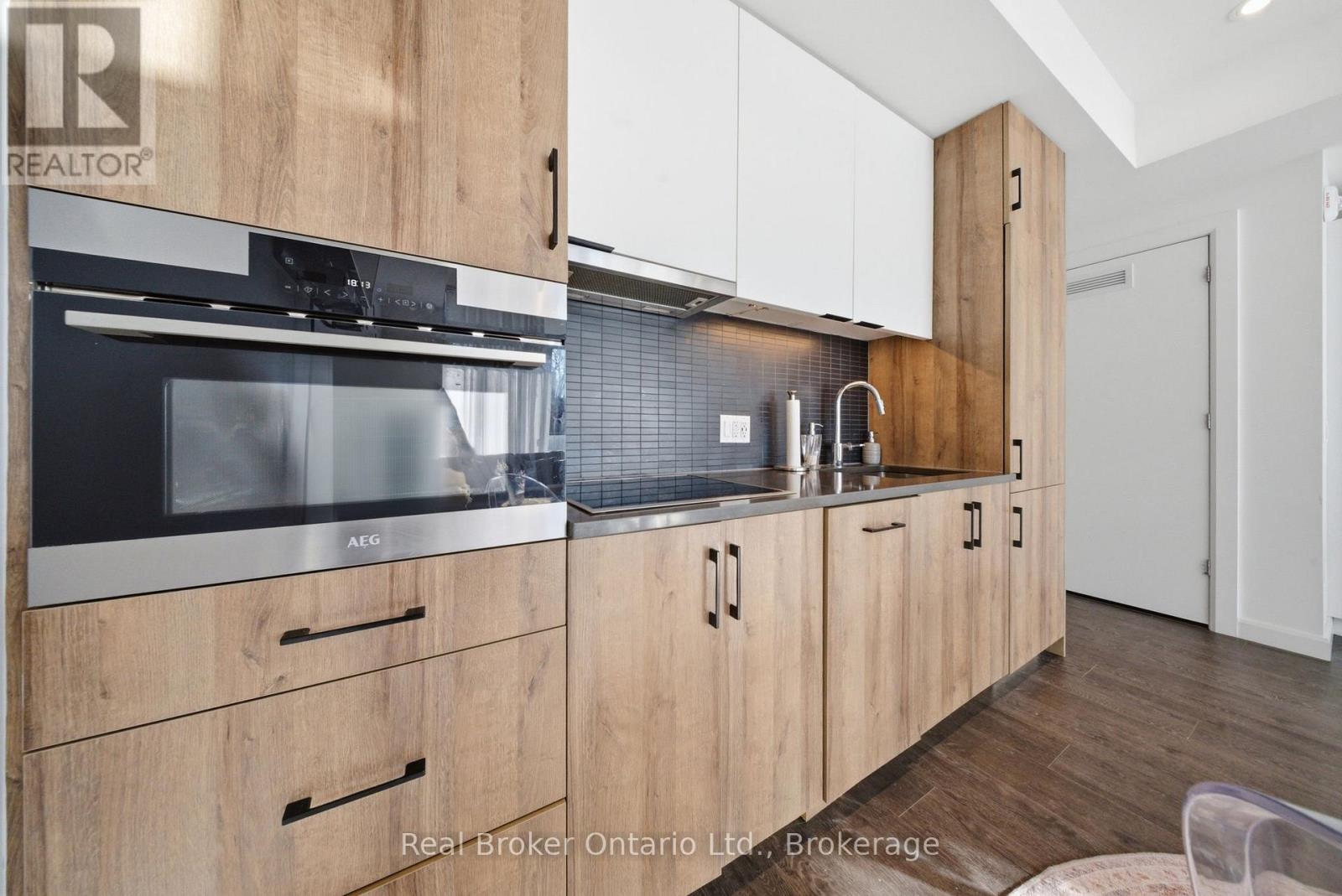#107 741 KING STREET W - 10