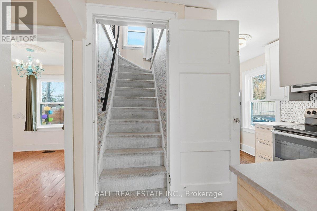4 HOLDEN STREET — photo 10