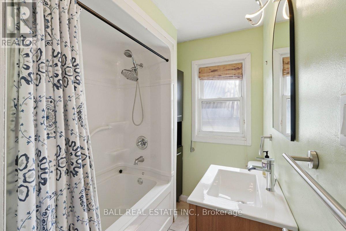4 HOLDEN STREET — photo 13