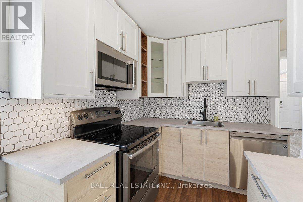 4 HOLDEN STREET — photo 17