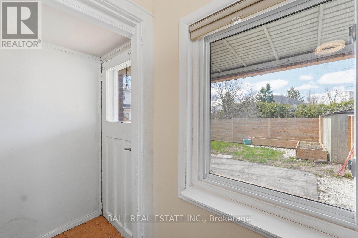 4 HOLDEN STREET — photo 19