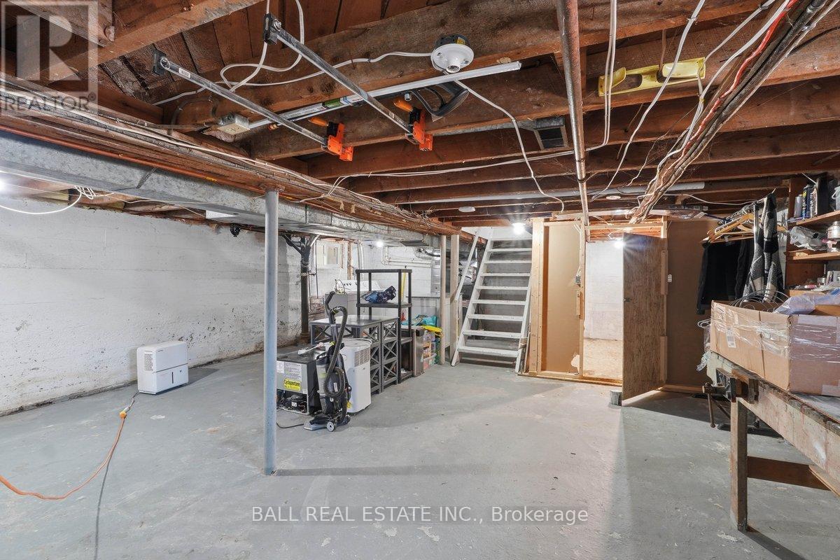 4 HOLDEN STREET — photo 20