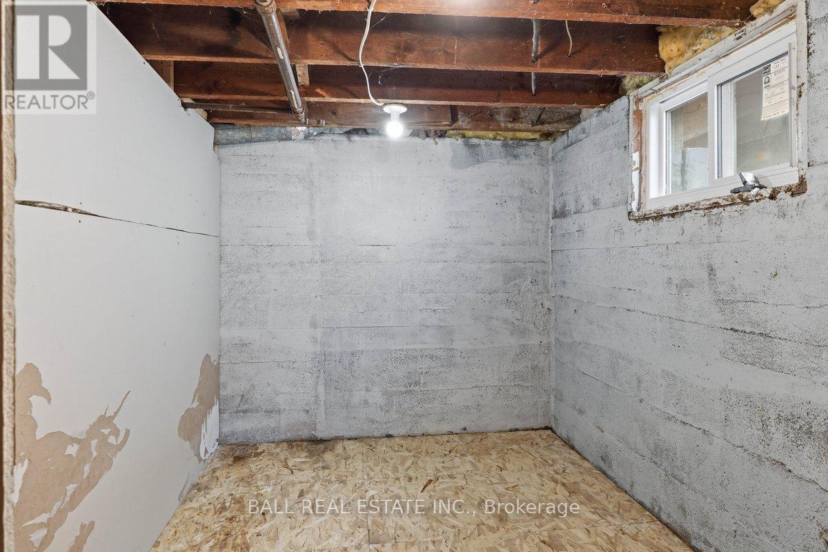 4 HOLDEN STREET — photo 22