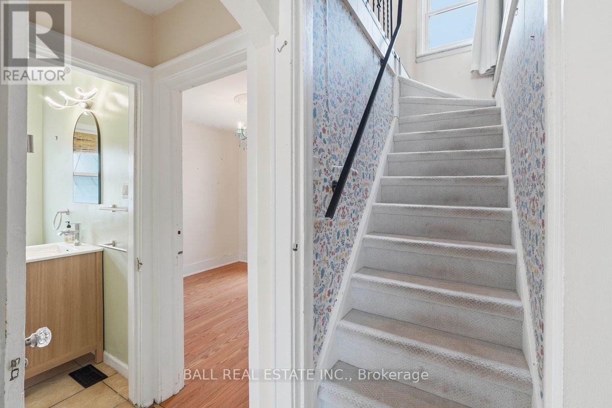 4 HOLDEN STREET — photo 23