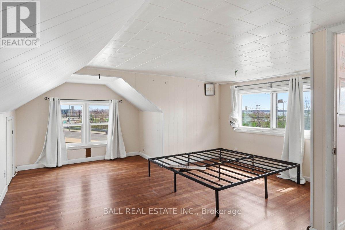 4 HOLDEN STREET — photo 25