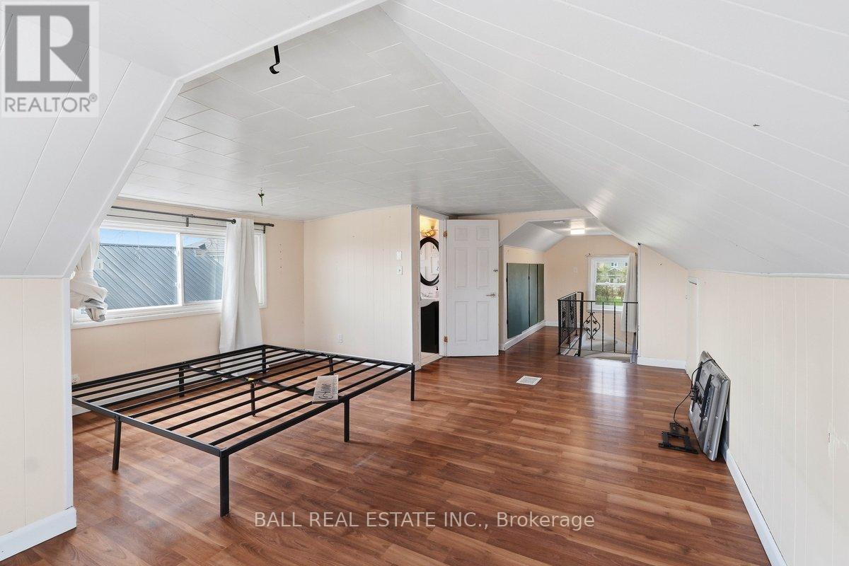 4 HOLDEN STREET — photo 26