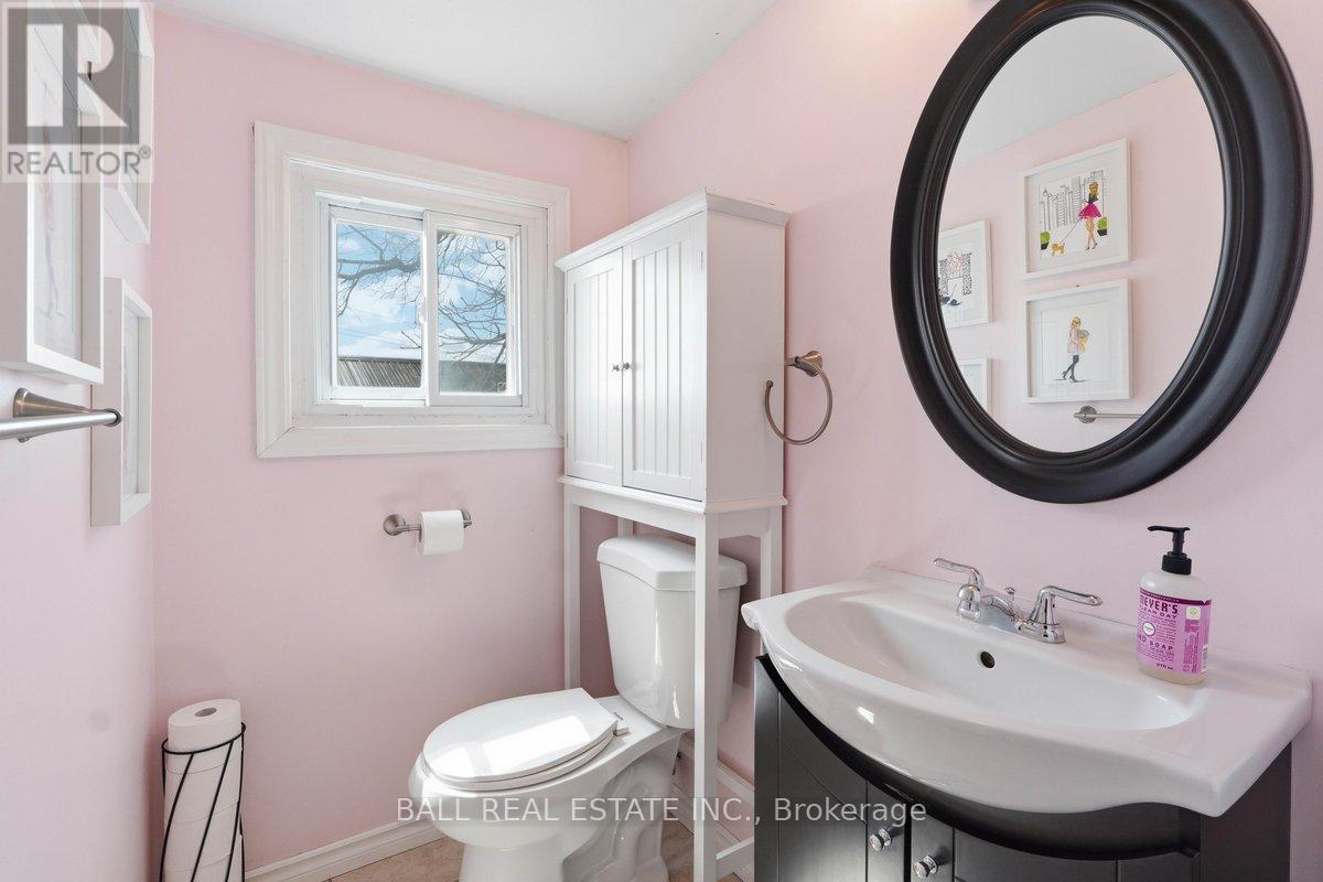 4 HOLDEN STREET — photo 28