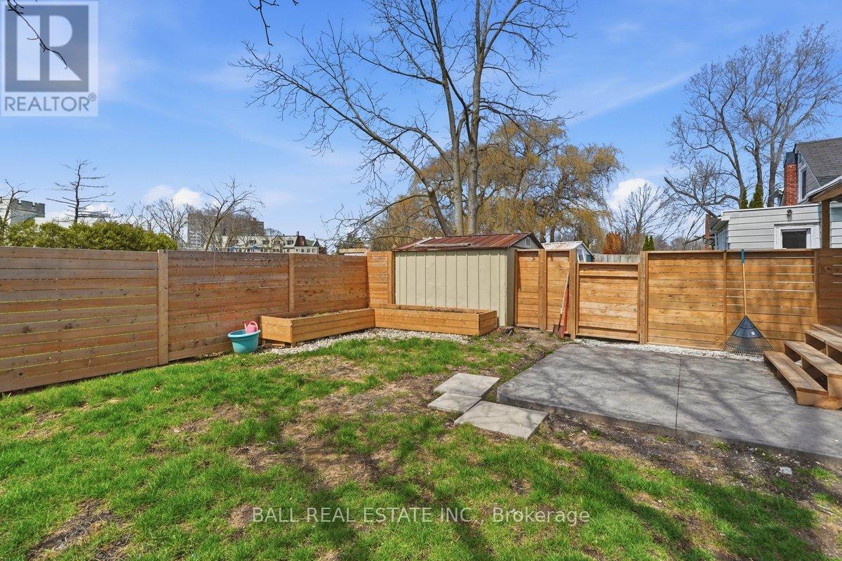 4 HOLDEN STREET — photo 31