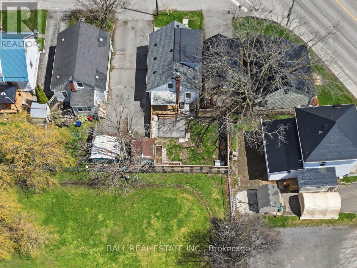 4 HOLDEN STREET — photo 37