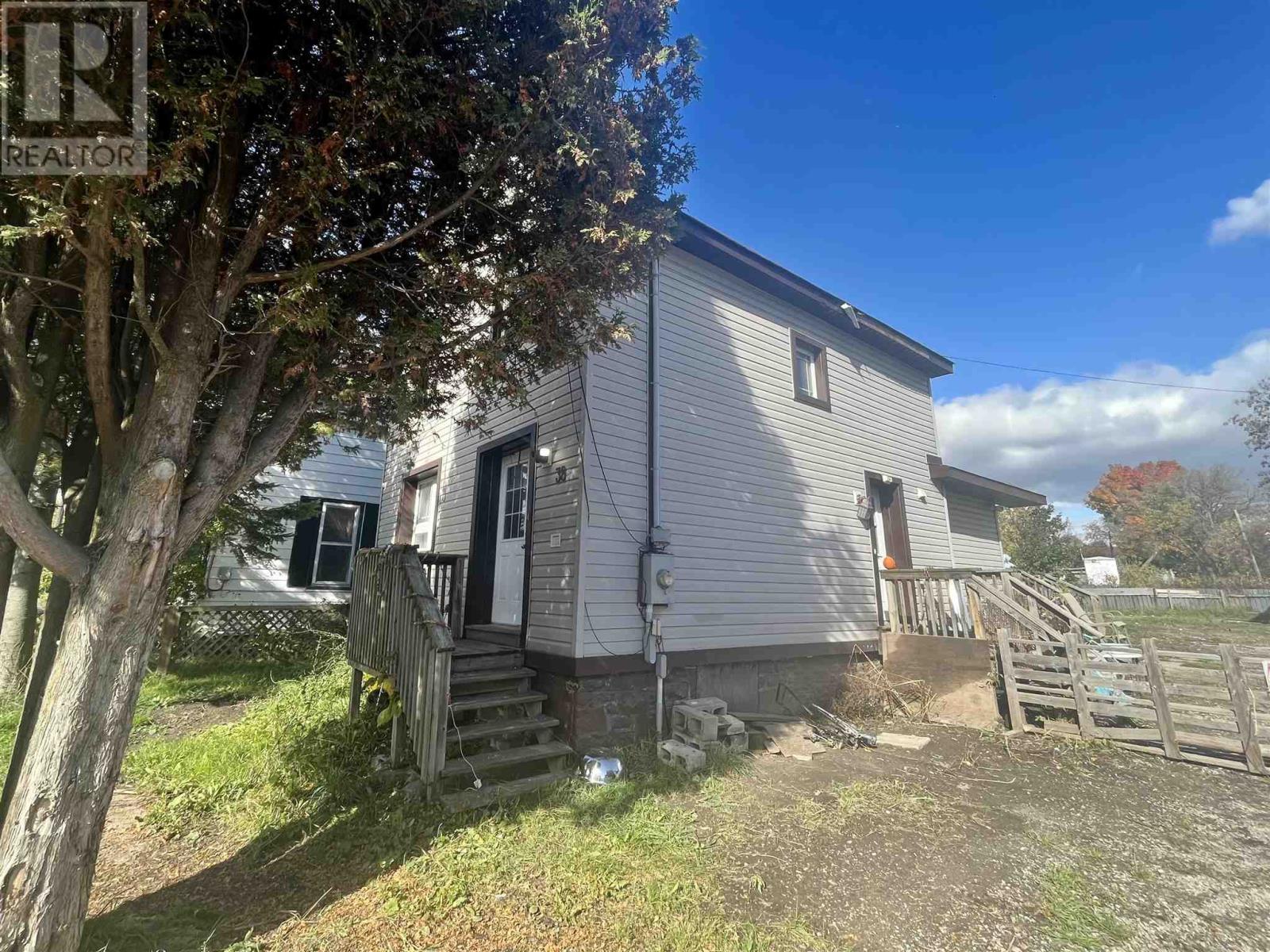 38 Edinburgh ST, Sault Ste. Marie, Ontario, P6A1K7 — Photo 2