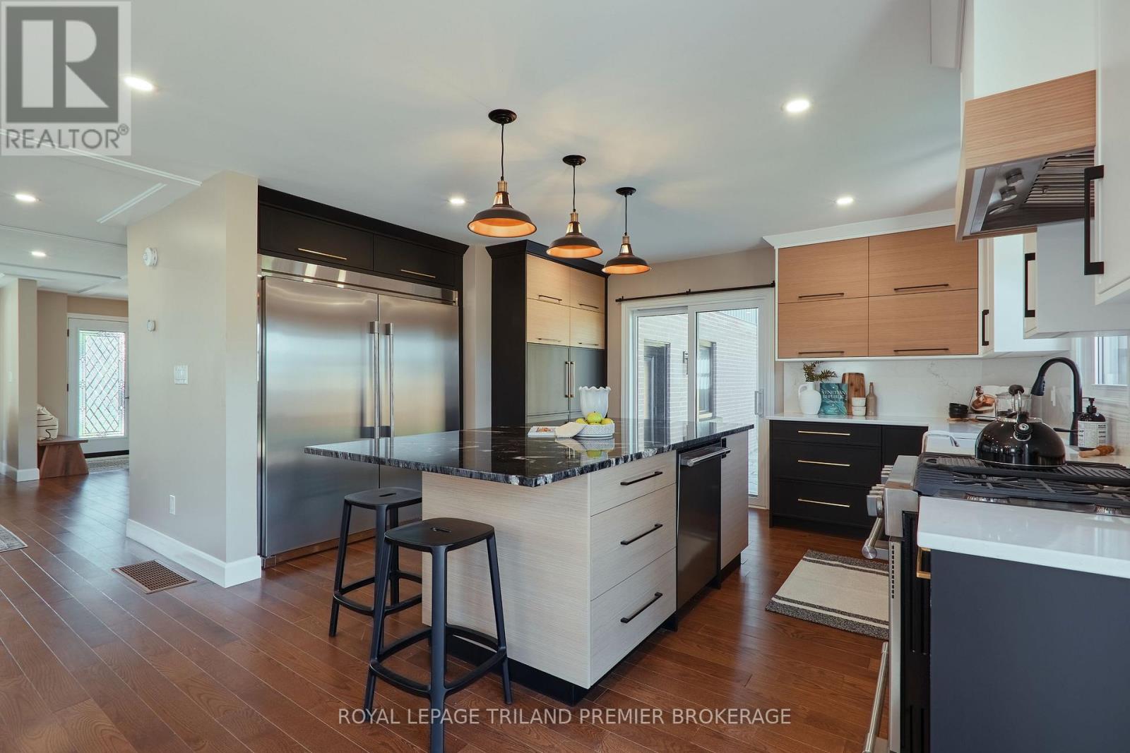 271 BASELINE ROAD E — photo 10