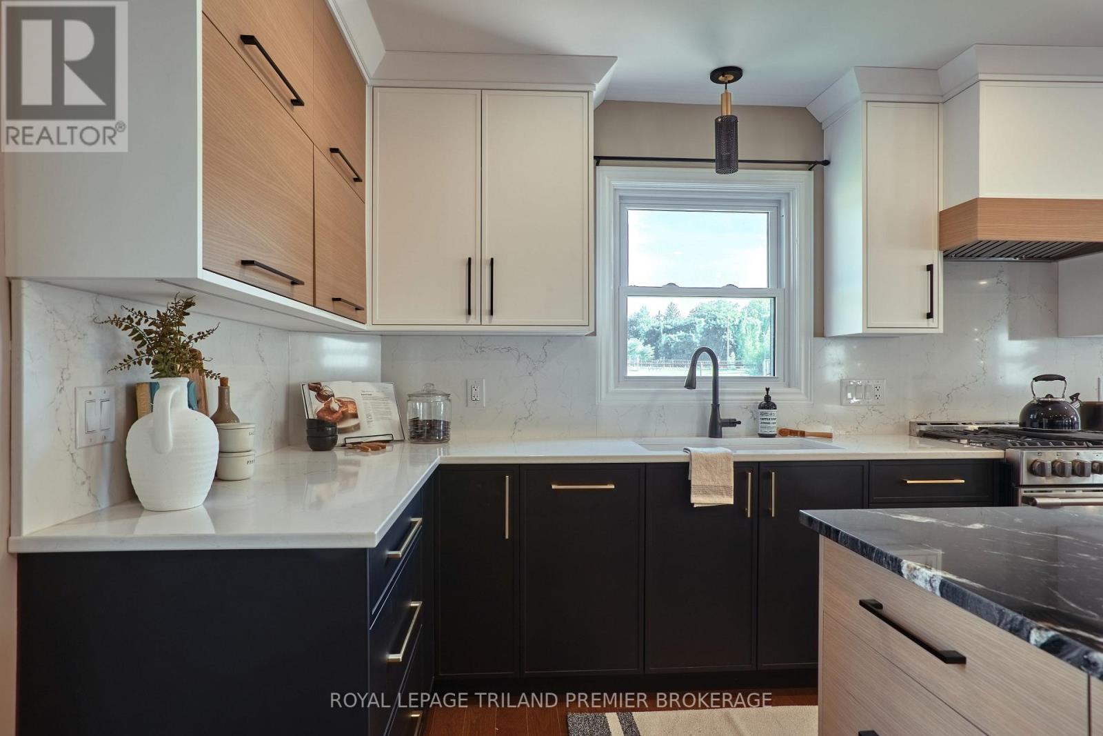 271 BASELINE ROAD E — photo 11