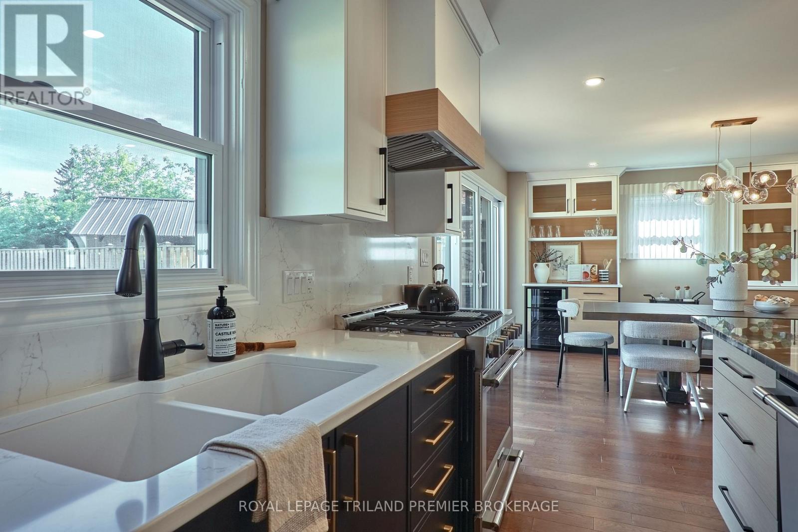 271 BASELINE ROAD E — photo 12