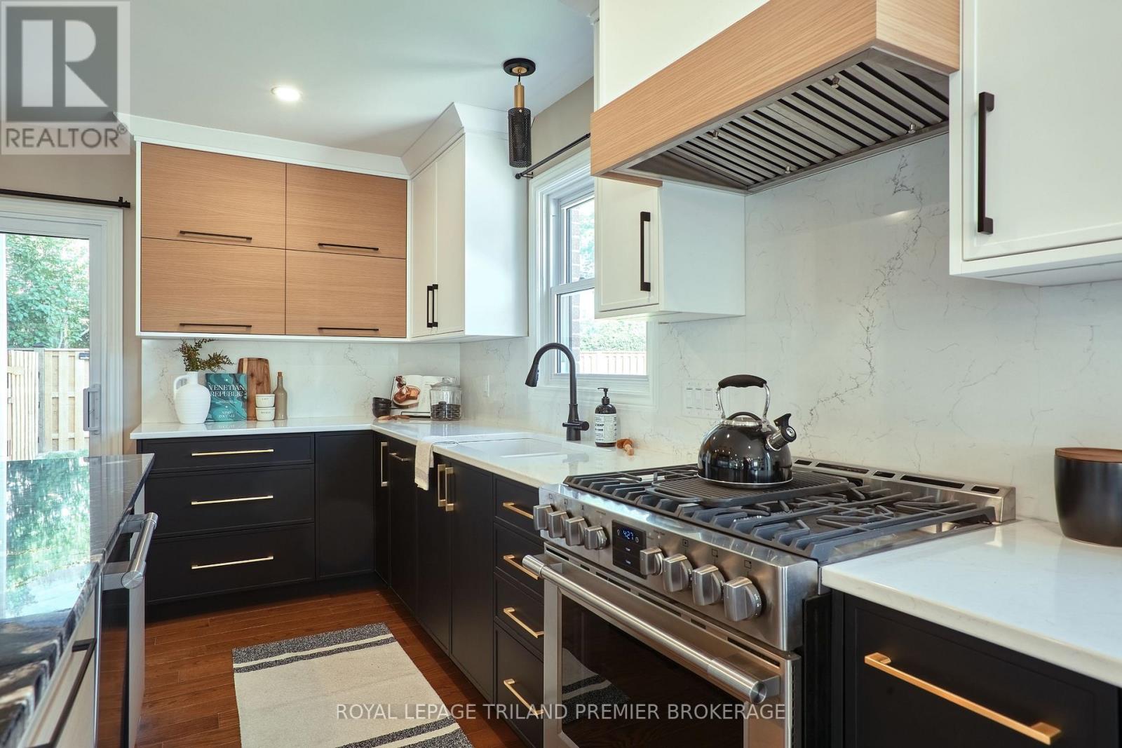 271 BASELINE ROAD E — photo 13
