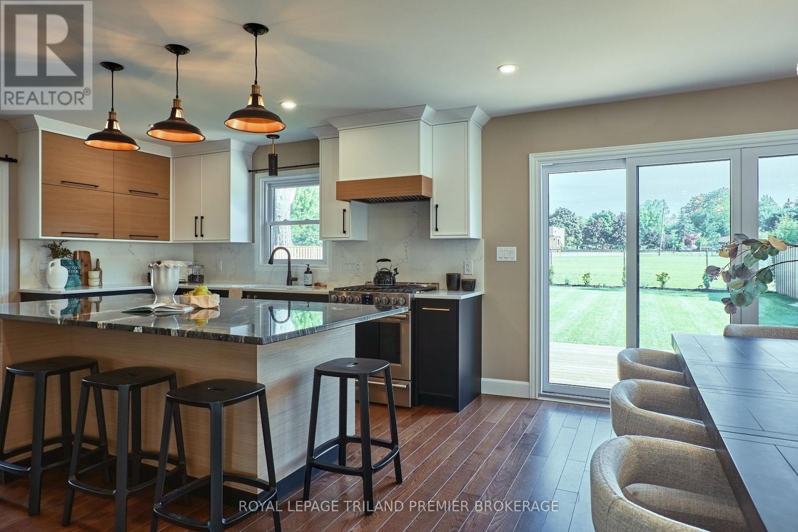 271 BASELINE ROAD E — photo 15