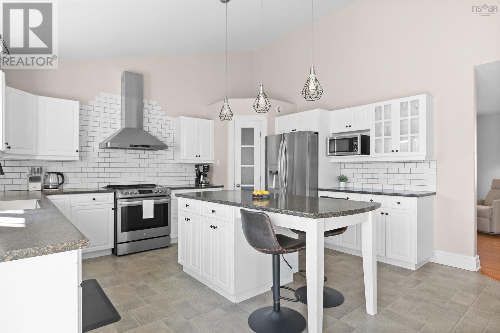 Property 11 of 34 of 626 Westwood Boulevard