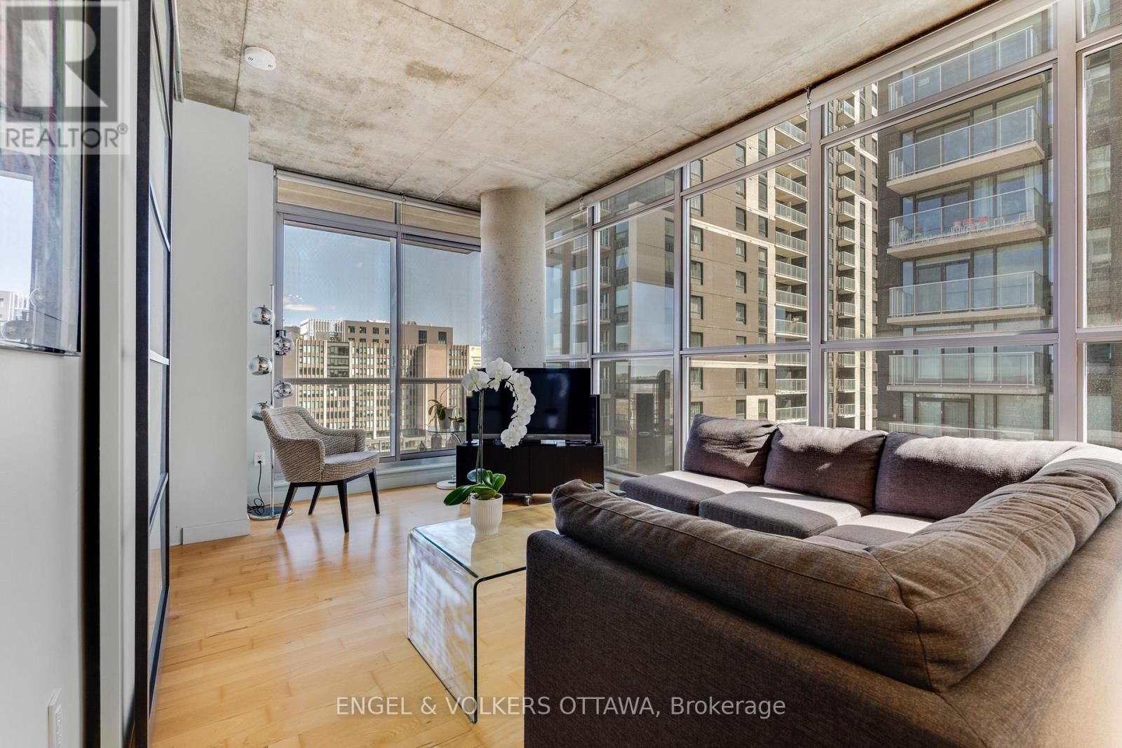 #903 179 GEORGE STREET - 17