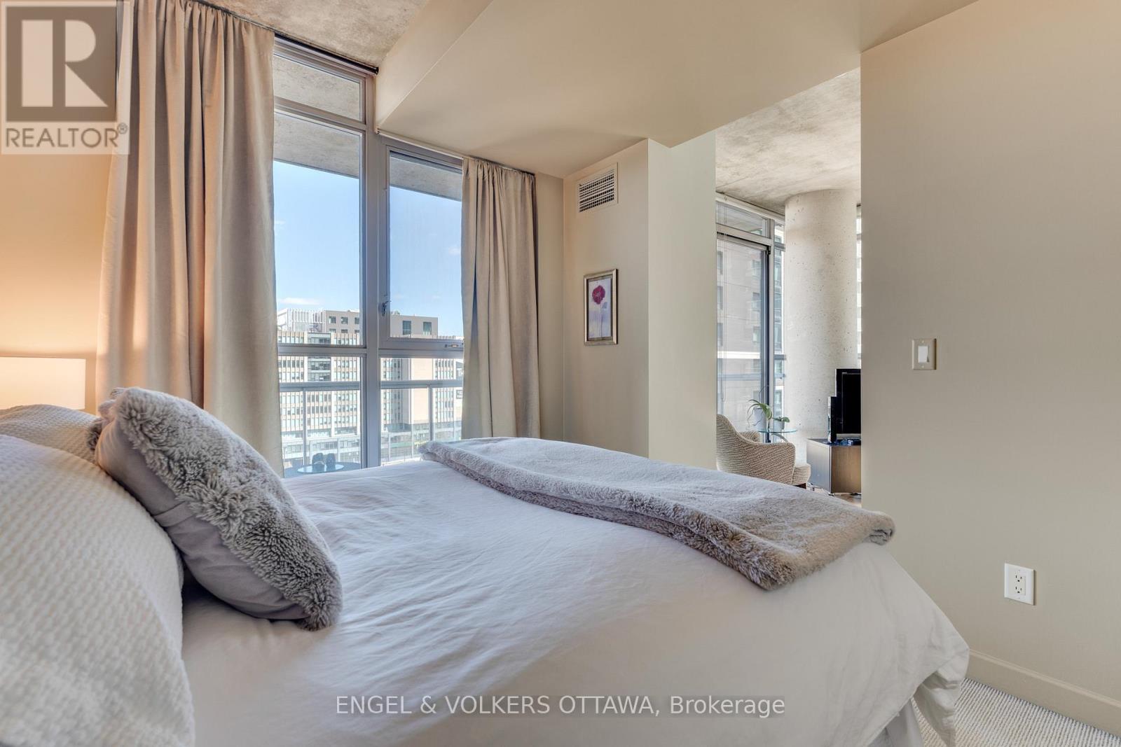 #903 179 GEORGE STREET - 28