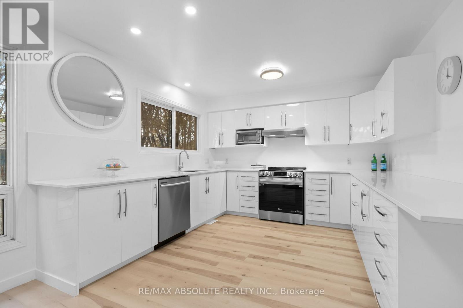 1444 NORMANDY CRESCENT — photo 16